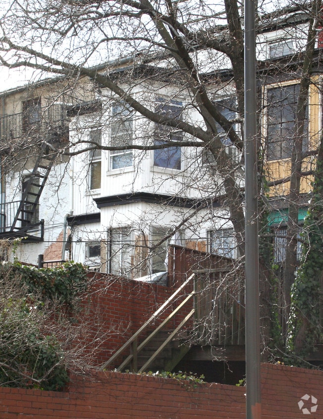 Building Photo - 941 N Calvert St