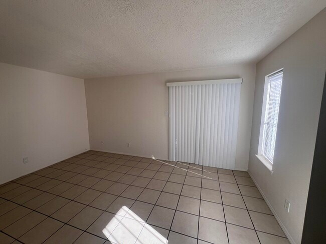 Foto del edificio - 1005 Dickerson Dr SE