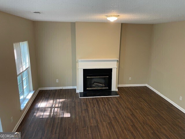 Building Photo - 10564 Village Landing