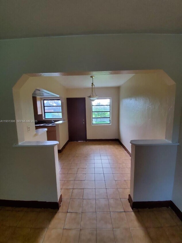 Foto del edificio - 435 NE 139th St