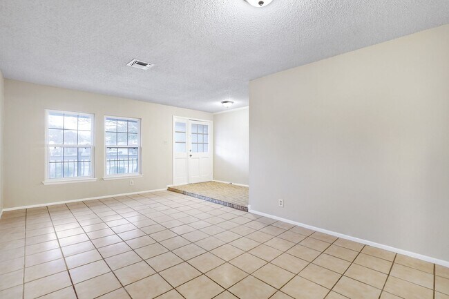 Building Photo - ***APPLICATION CURRENTLY UNDER REVIEW***Si...