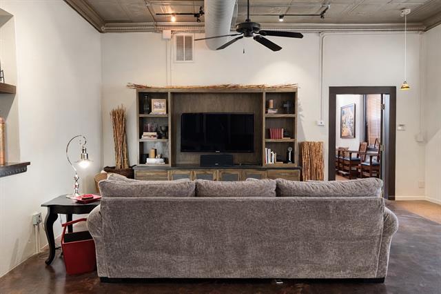 Building Photo - 104 NE 2nd St