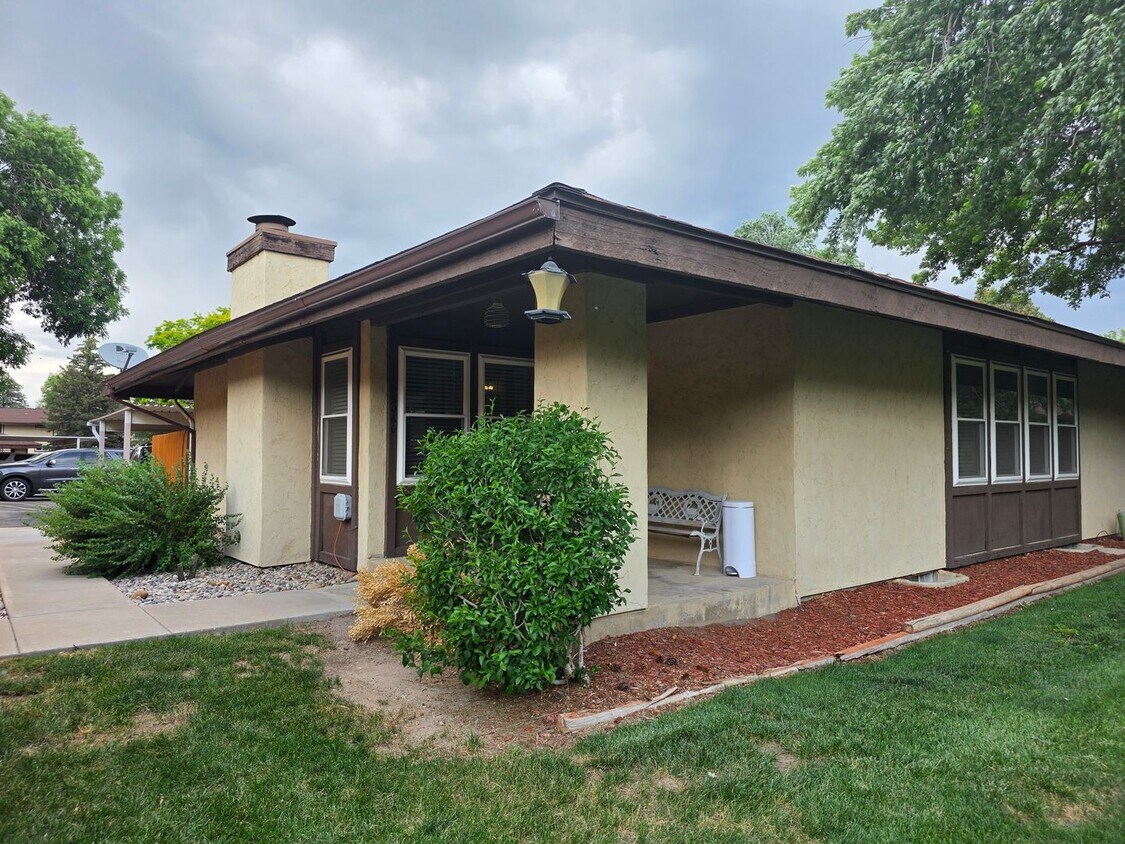 Foto principal - Massive 5 Bedroom Townhouse in Aurora