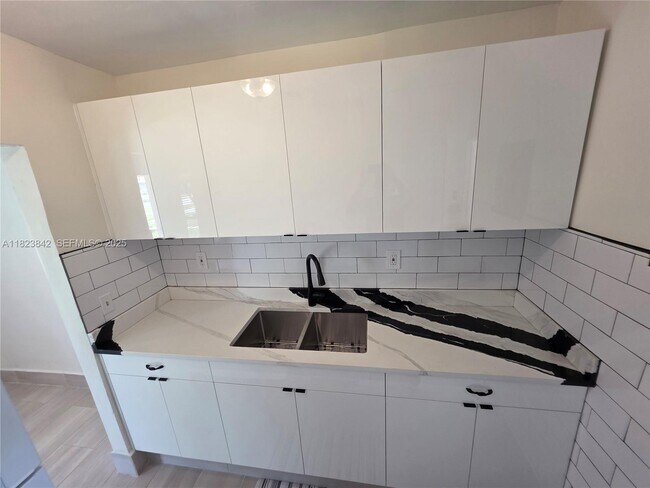 Foto del edificio - 120 NE 10th Ave