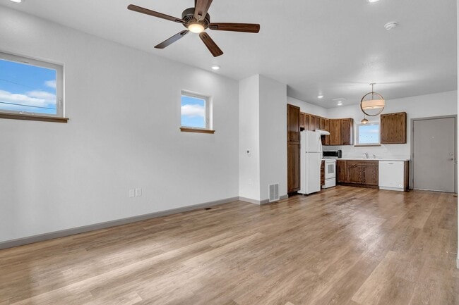 Photo - Townhome 3Bed 2Bath - Long Realty and Property Reality