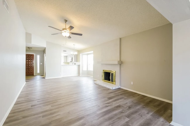 Building Photo - 313 W Kings Ave