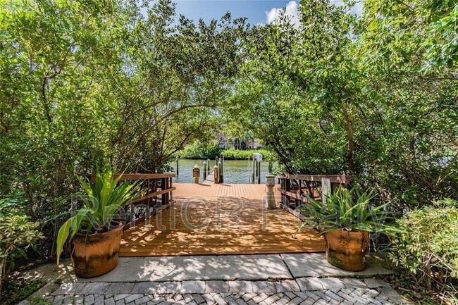 Foto del edificio - 2717 Via Cipriani