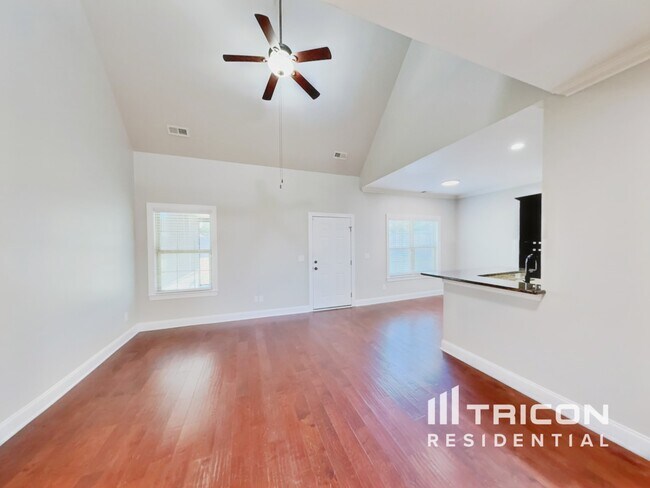 Building Photo - 585 Smoky Mountains Dr