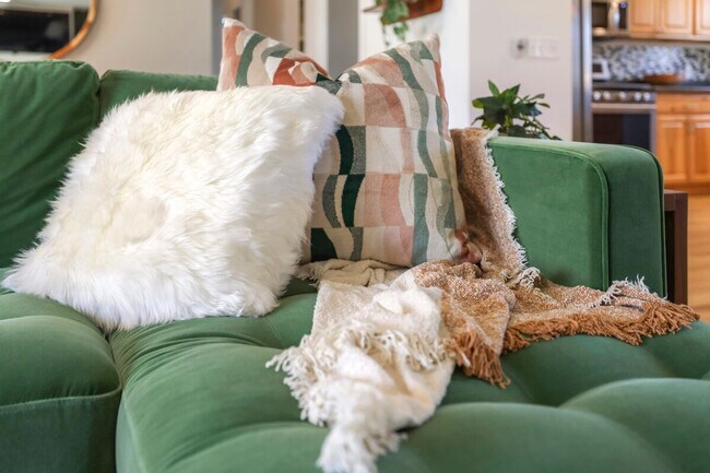 Building Photo - 705 NW J St