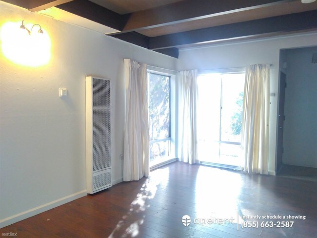 Foto del edificio - 7221 Bark Ln