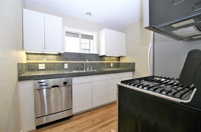 Foto del edificio - 4719 Oakshire Dr