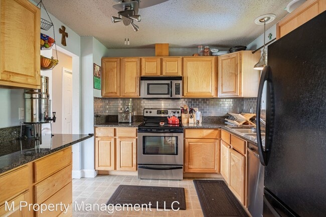 Building Photo - 3 br, 1.5 bath House - 1100 Vista Place #U