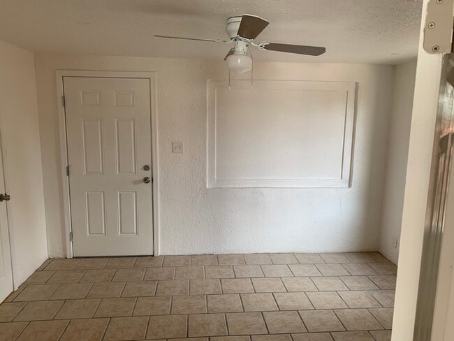 Building Photo - 302 W. Flores Street #14