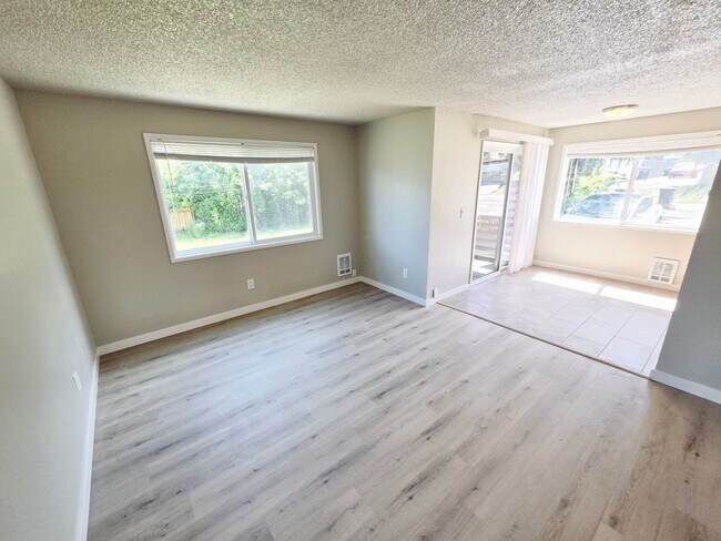 Foto del edificio - Luminous & Spacious apartments with Private Balcony in Tacoma
