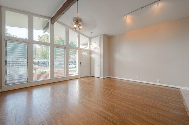 Foto del edificio - 5222 Nina Lee Ln