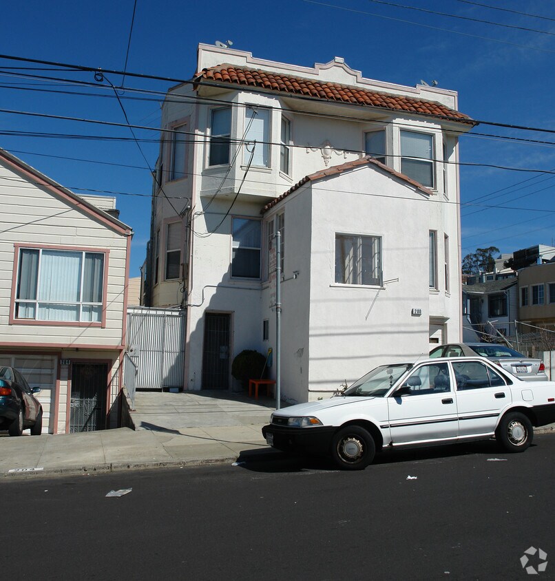Primary Photo - 200 Hillcrest Dr