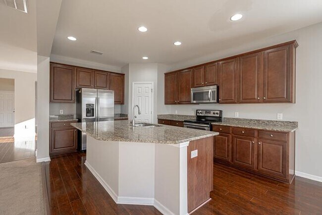 Foto del edificio - 407 Forest Hills Rd