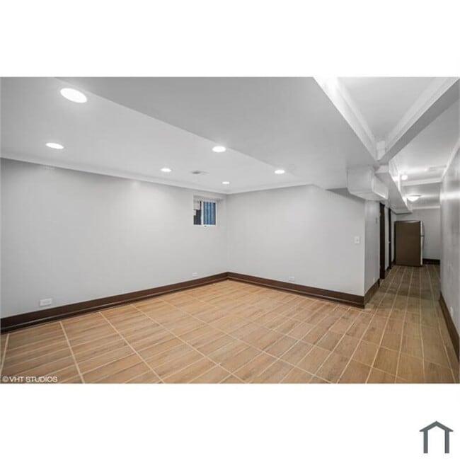 Building Photo - 8209 S Marshfield Ave