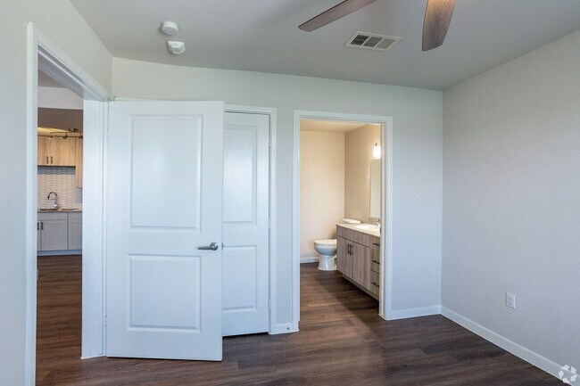 Foto del edificio - 3300 Oak Creek Dr