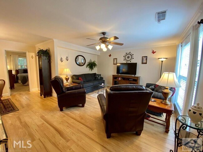 Building Photo - 1000 Canter Bend