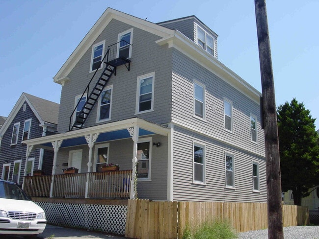 Building Photo - 15 Carey St