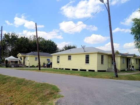  - 3910 Campbell St