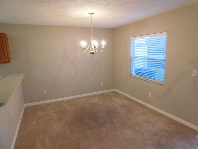 Building Photo - 2 BEDROOM 2.5 BATH TOWNHOUSE LAND O LAKES