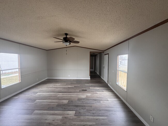 Building Photo - 156 Janet Dr