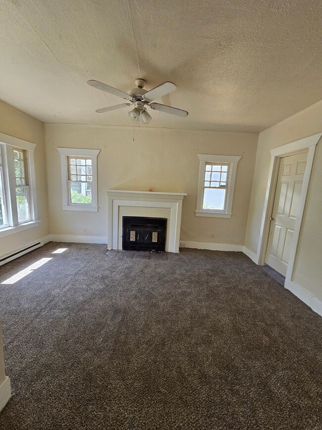 Foto del edificio - Central Spokane 4 BR/ 1 BA Home