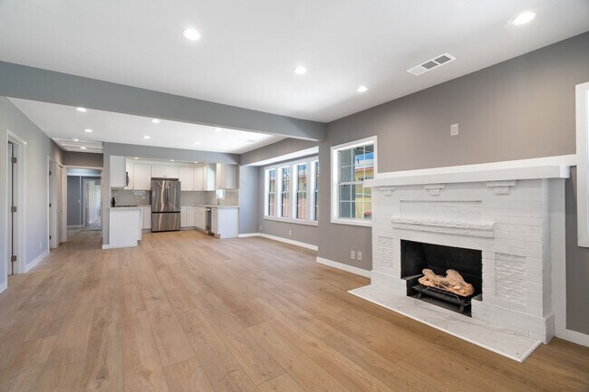 Building Photo - 1049 W 62nd St
