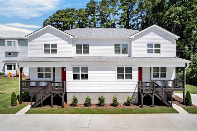 Building Photo - 1739 Crest Rd