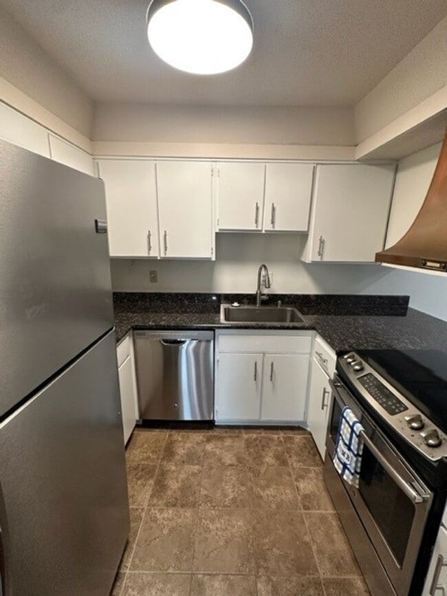 Building Photo - 2BD/2BA Condo located in Germantown!