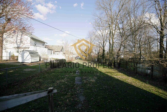 Building Photo - Updated 4 Bedroom 1.5 Bathroom in Butler T...