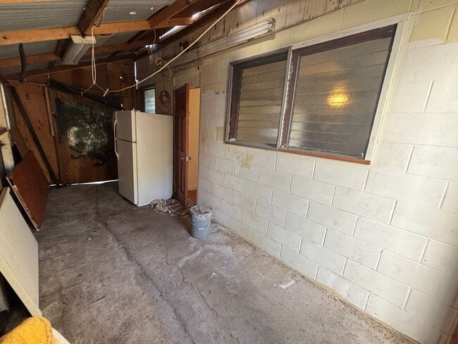 Building Photo - 1508 Sing Loy Ln