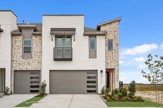 Building Photo - 16723 Lake Austin St