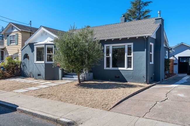 Foto del edificio - Charming Updated 2 bed, 2 bath Home near D...