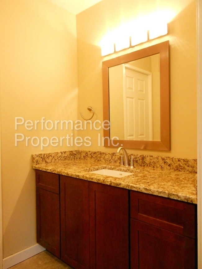 Building Photo - 5858 SW Riveridge Ln