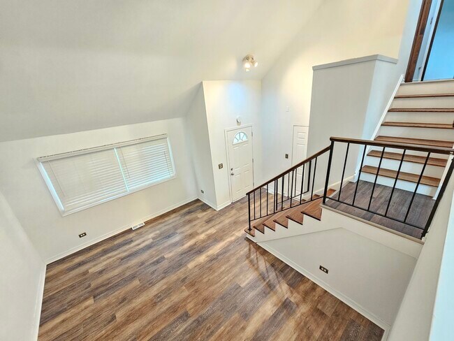 Foto del edificio - 571 White Birch Rd