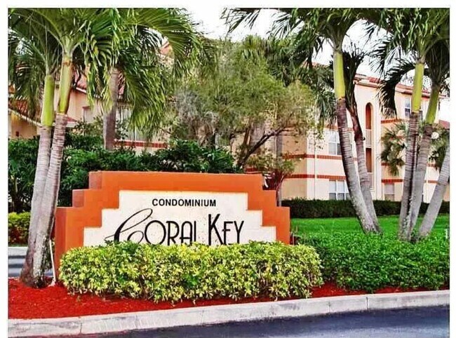 Foto del edificio - 3340 Pinewalk Dr N