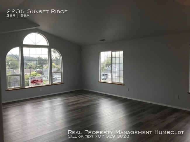 Building Photo - 2235 Sunset Ridge