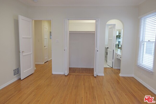 Foto del edificio - 906 Croft Ave