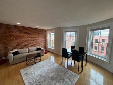 Foto del edificio - 120 W Concord St