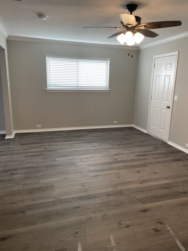Building Photo - 807 Rush Creek Dr