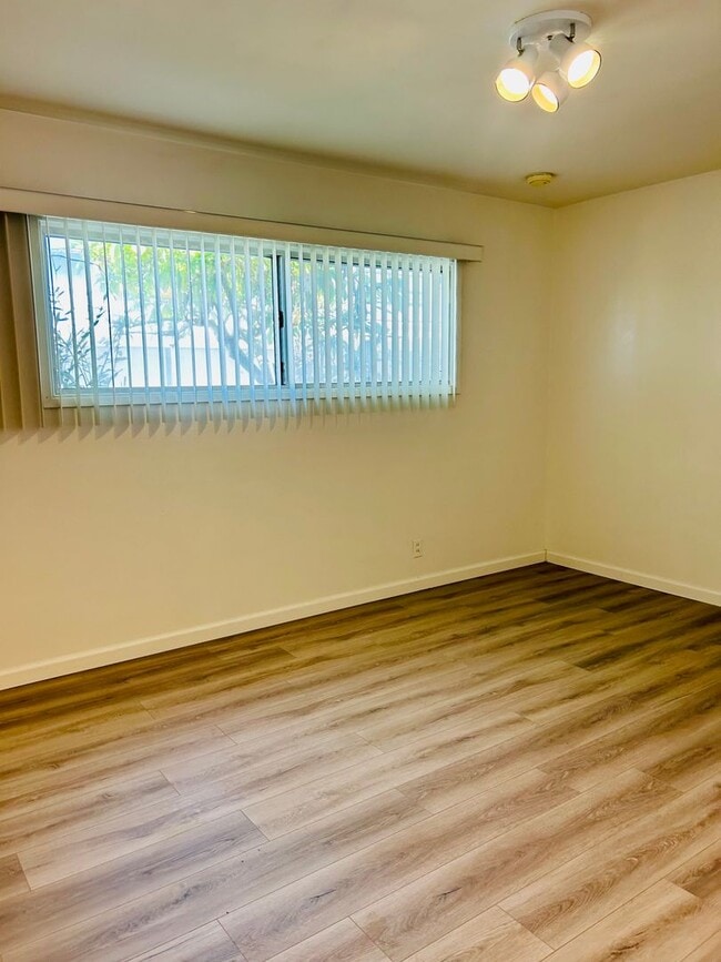 Building Photo - 7912Star