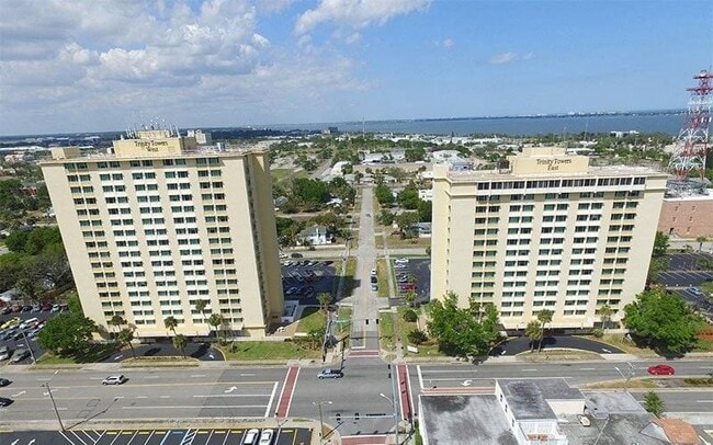 Building Photo - 650 E Strawbridge Ave