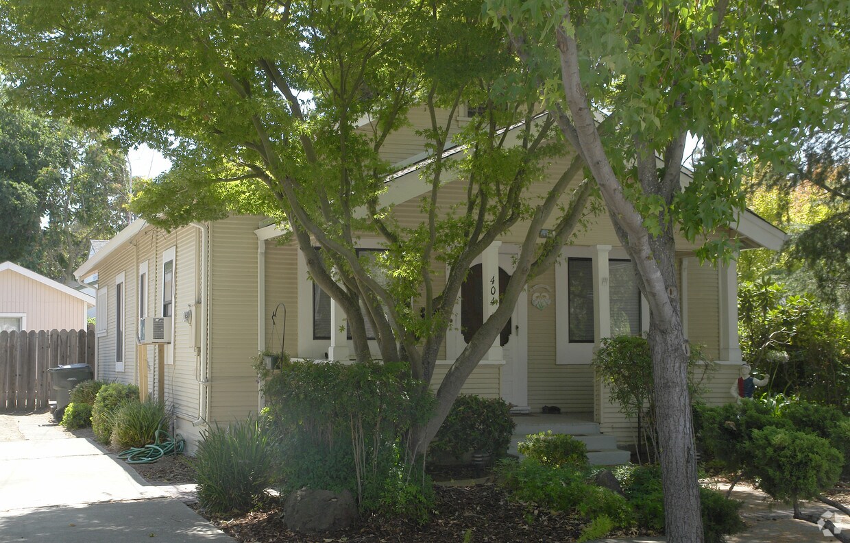 Foto del edificio - 404 Warren St