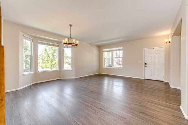 Foto del edificio - 5446 Longwood Cir