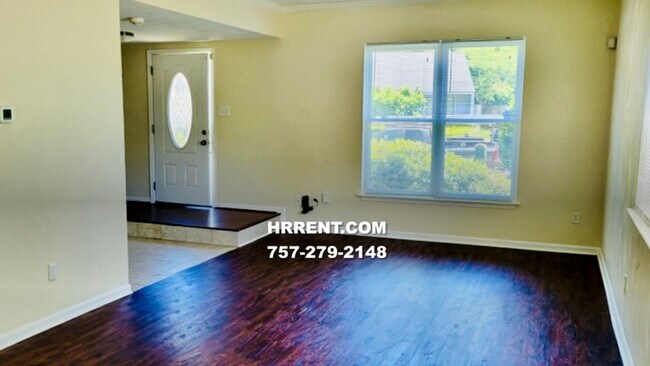 Foto del edificio - Coming soon….Wonderful 3 Bedroom 1.5 Bathroom Single Family Home located in the Churchland School...