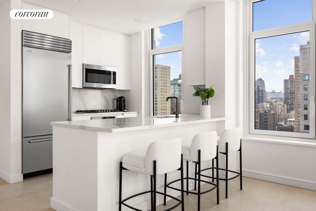Building Photo - 300 E 83rd St