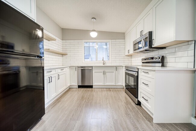 Photo du bâtiment - 5808 Dalridge Hill NW